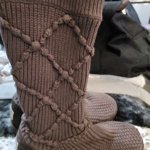 Gently used sz 9 ugg boots